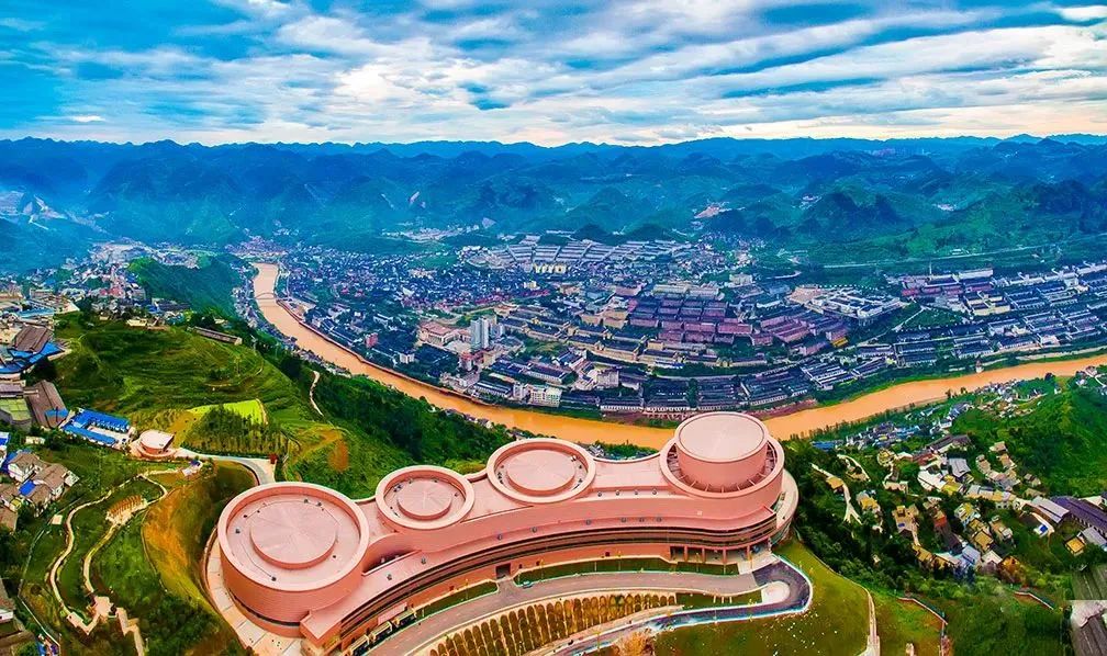 茅台镇俯瞰全景.jpeg