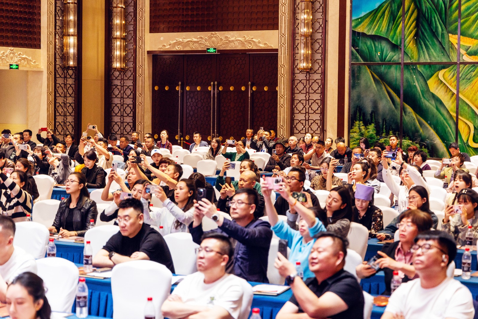 1745978901453063679.jpg 会场.jpg