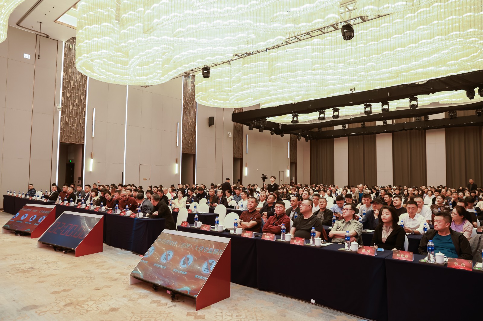 1761016837434026475.jpg 100034-790080352.jpg